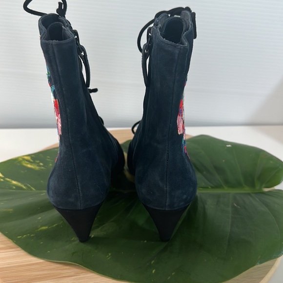 Tory Burch booties with beautiful embroidery size 5 blue - Picture 8 of 11
